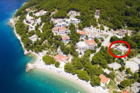 Гостиница Apartments and rooms by the sea Brela, Makarska - 6056  Брела